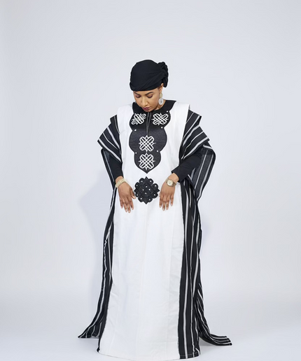 Boubou aso oke oloyé brodé - Noir blanc