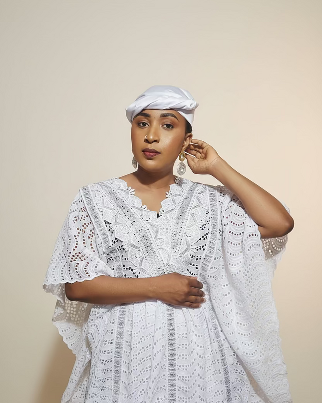 Makeba en dentelle - Blanc