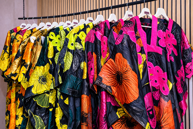 <h2>Des couleurs joyeuses en brocart</h2>